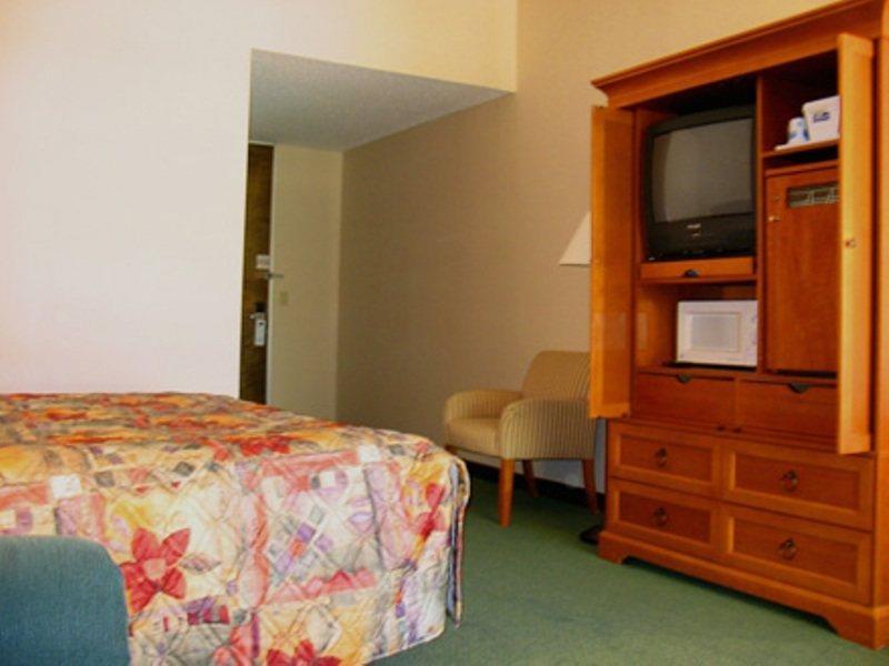 Ramada By Wyndham Albuquerque East Hotel Buitenkant foto