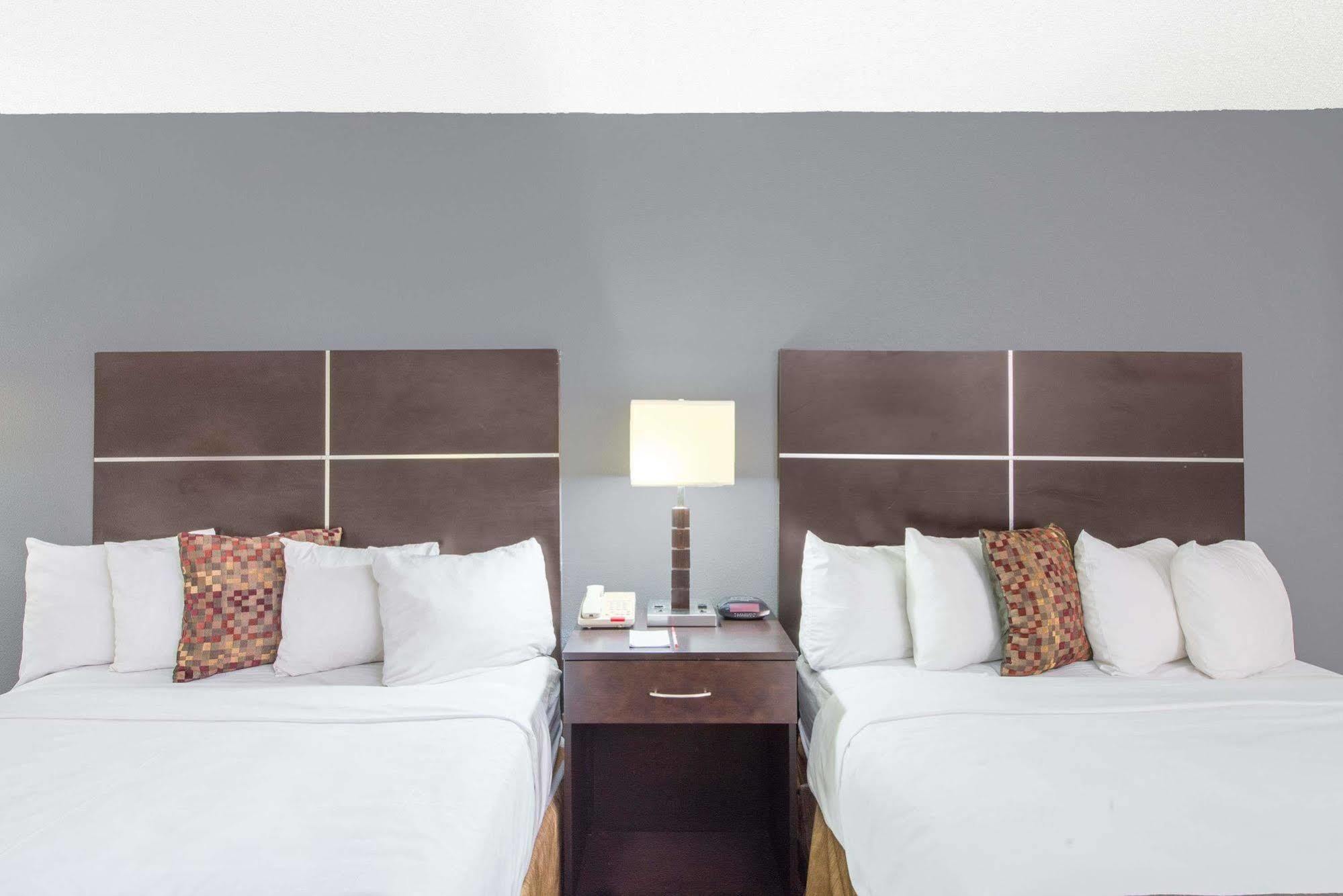 Ramada By Wyndham Albuquerque East Hotel Buitenkant foto