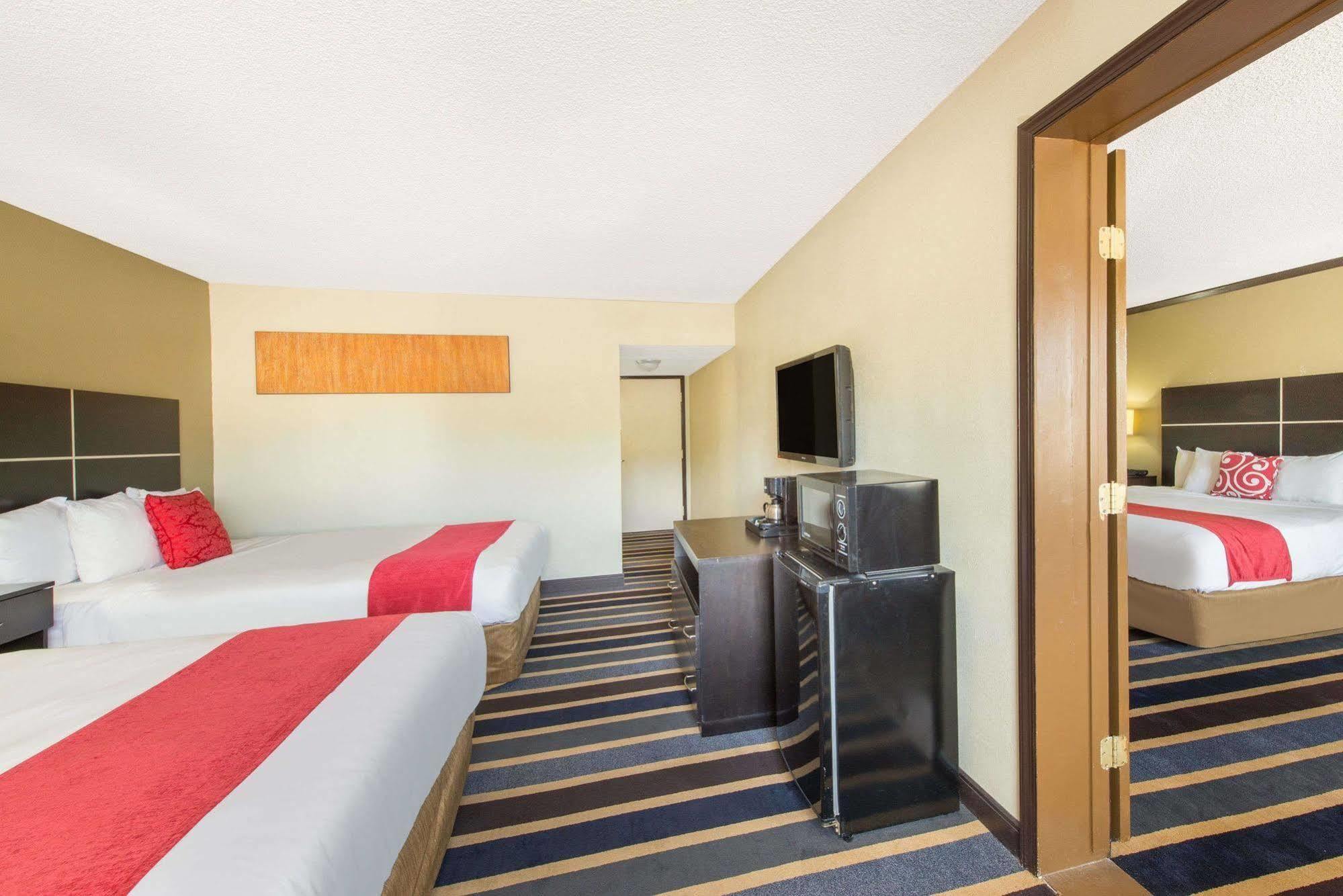 Ramada By Wyndham Albuquerque East Hotel Buitenkant foto