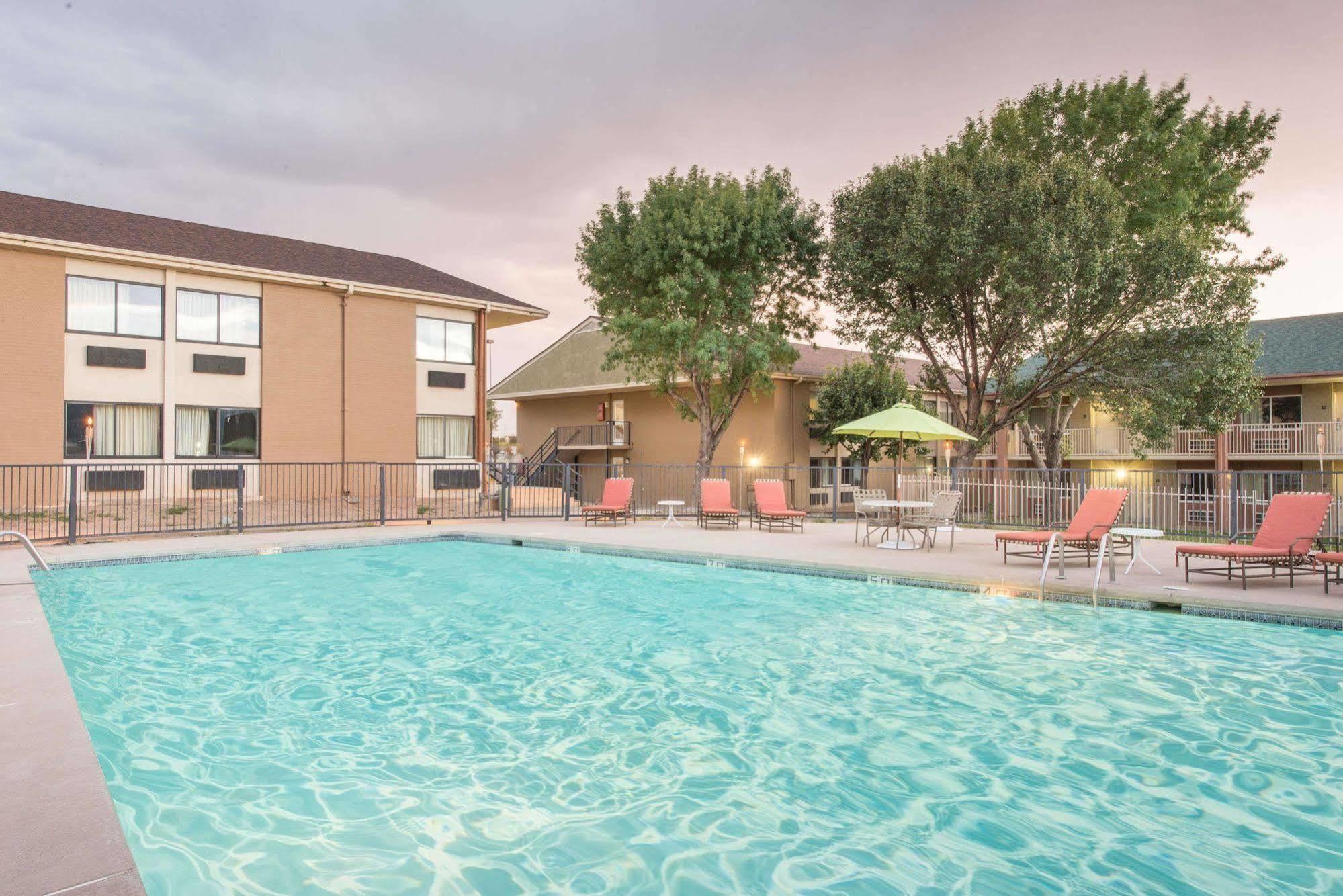 Ramada By Wyndham Albuquerque East Hotel Buitenkant foto